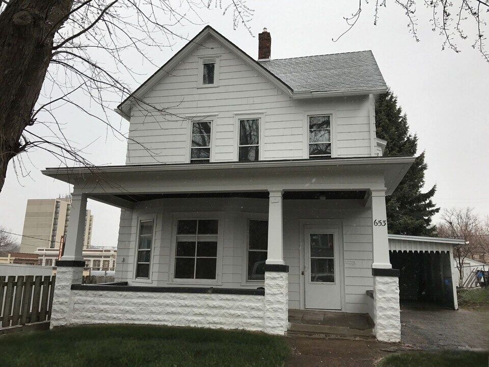 653 Sims Ave in St. Paul, MN - Building Photo