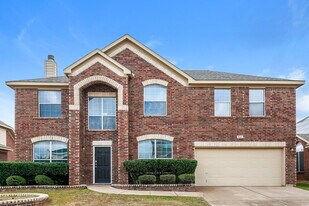 521 Roundrock Ln in Fort Worth, TX - Building Photo