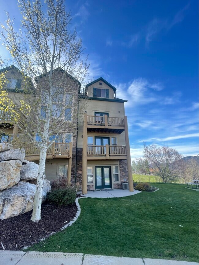 property at 3524 N Fox Run