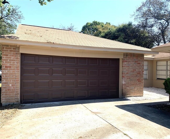 6102 Fallengate Dr in Spring, TX - Building Photo - Building Photo