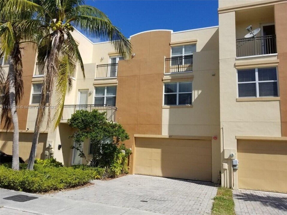 1631 NE 11th St-Unit -2 in Fort Lauderdale, FL - Building Photo