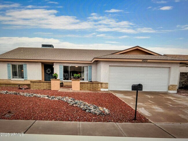 4852 W Cochise Dr