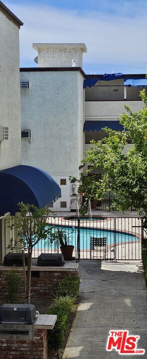 18530 Hatteras St in Los Angeles, CA - Building Photo - Building Photo
