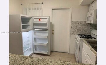 401 SW 8th St in Hallandale Beach, FL - Foto de edificio - Building Photo