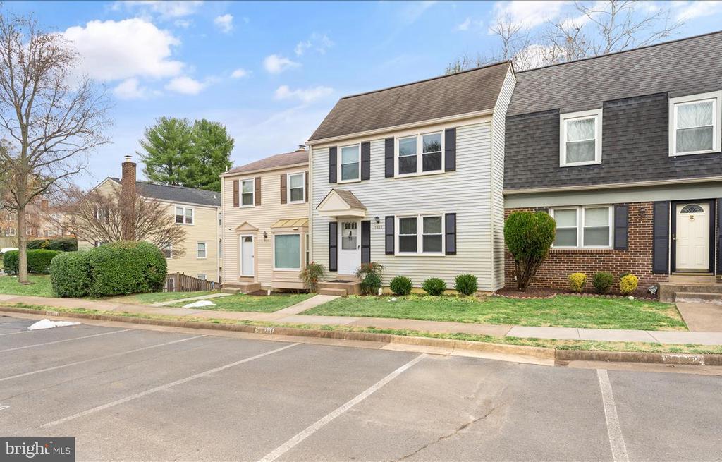 9039 Piney Grove Dr in Fairfax, VA - Building Photo