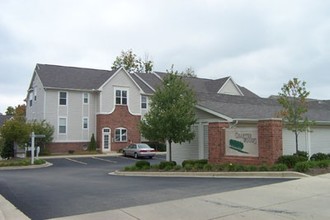 Charter Woods Apartments in Fairborn, OH - Foto de edificio - Building Photo