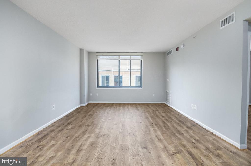 440 L St NW, Unit 906 in Washington, DC - Building Photo