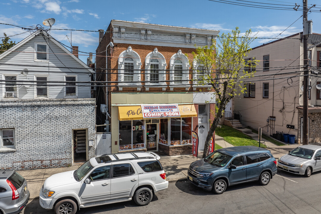 216 Hall Ave in Perth Amboy, NJ - Foto de edificio