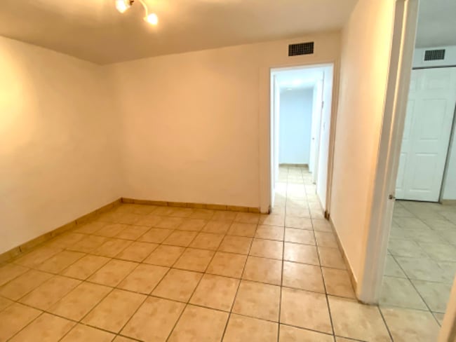 4307 SW 9th St in Miami, FL - Foto de edificio - Building Photo