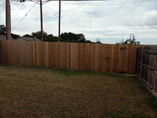 1208 Dover Ave in Lubbock, TX - Foto de edificio - Building Photo