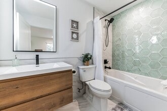 2138 Reed Ave in San Diego, CA - Building Photo - Building Photo