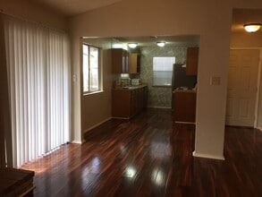 4406 Knollchase in San Antonio, TX - Building Photo - Building Photo