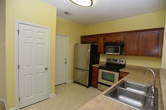 1060 Canyon Oak Loop in Richmond Hill, GA - Building Photo - Building Photo