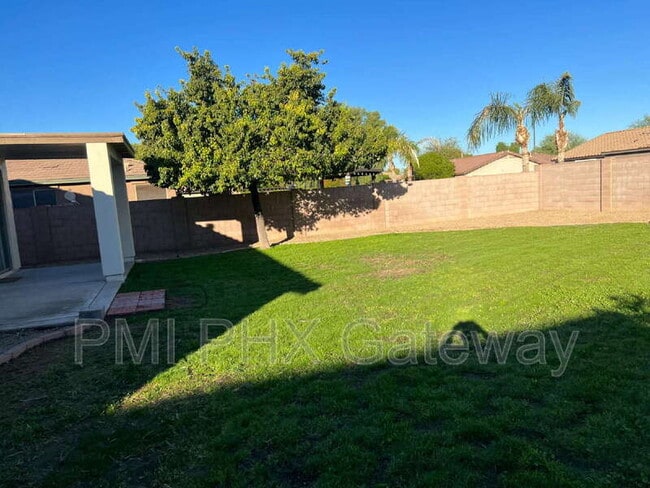 2560 E Toledo Ct in Gilbert, AZ - Building Photo - Building Photo