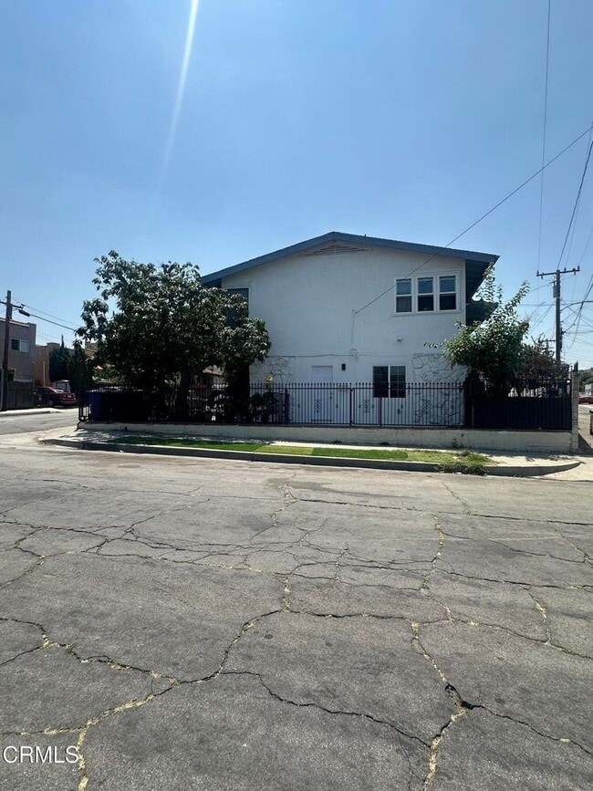 1441 N Carmelita Ave in Los Angeles, CA - Building Photo - Building Photo