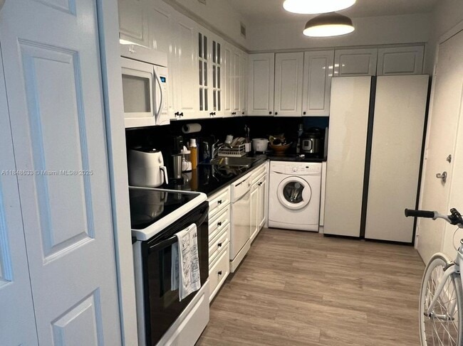 6770 Indian Creek Dr in Miami Beach, FL - Building Photo - Building Photo
