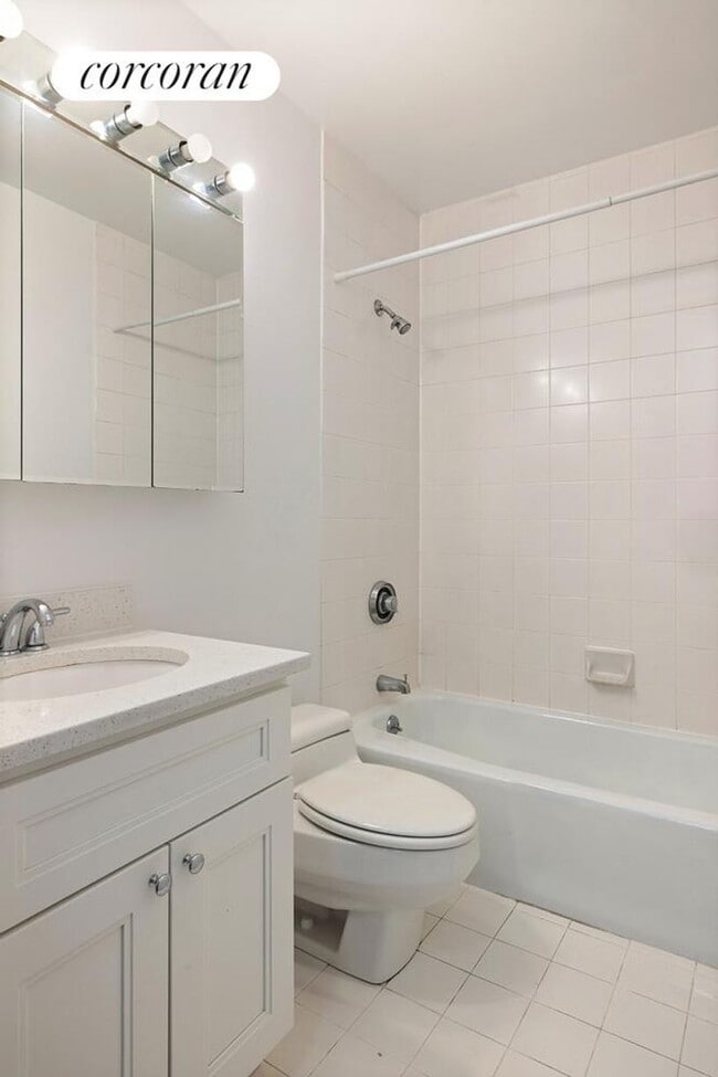 350 W 50th St in New York, NY - Building Photo - Building Photo