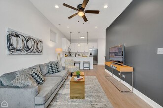5019 S Indiana Ave in Chicago, IL - Building Photo - Building Photo