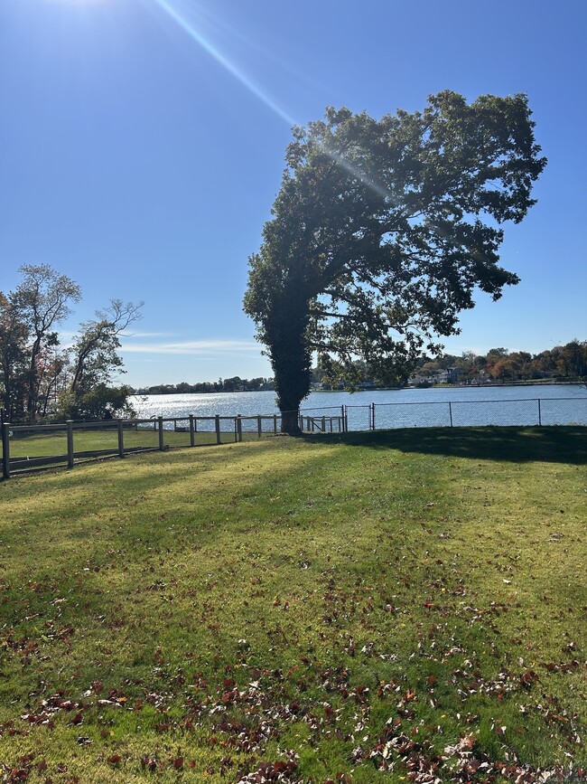 2536 Boston Post Rd in Darien, CT - Building Photo - Building Photo