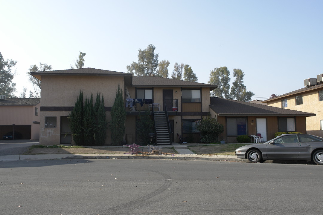 3353 R St in Merced, CA - Building Photo