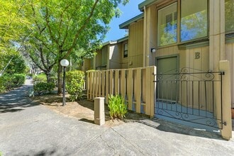13051 Lincoln Way in Auburn, CA - Building Photo - Building Photo