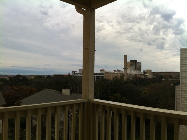 1013 Chestnut St, Unit D5 in San Marcos, TX - Building Photo - Building Photo