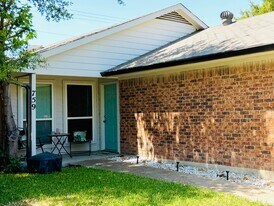759 Meadowcreek Ct in Garland, TX - Building Photo