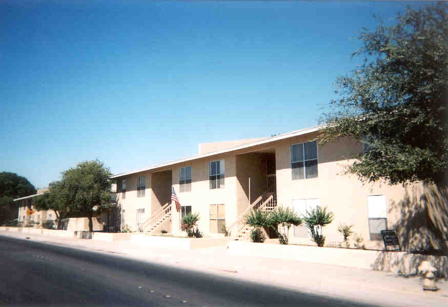 Las Flores Apartments in Yuma, AZ - Building Photo