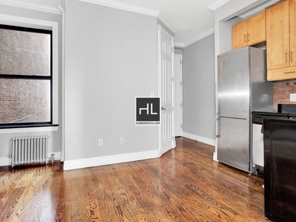 East 35th Street in New York, NY - Building Photo