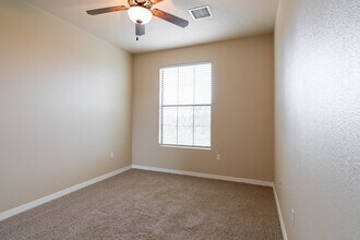 Edgerock Residential Townhomes in El Paso, TX - Foto de edificio - Interior Photo