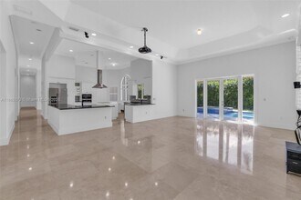 17910 SW 80th Ave in Palmetto Bay, FL - Building Photo - Building Photo