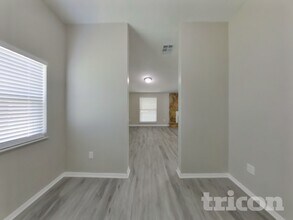 3183 Bee St E in Orange Park, FL - Foto de edificio - Building Photo