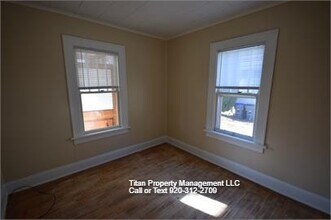 145 Douglas St in Neenah, WI - Building Photo - Building Photo