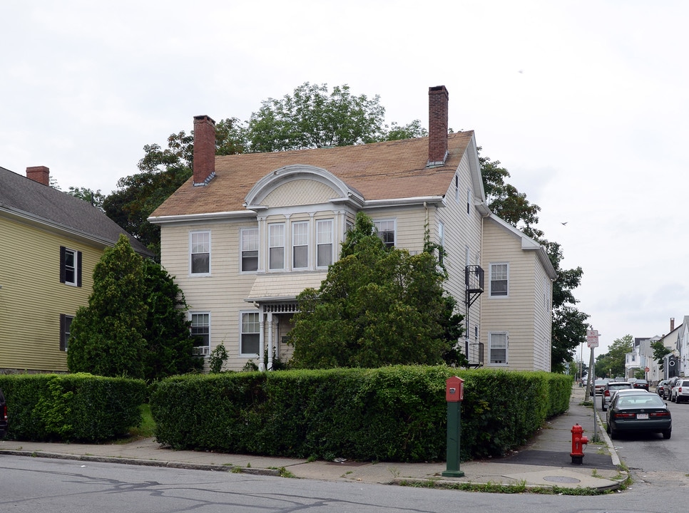 635 County St in New Bedford, MA - Building Photo