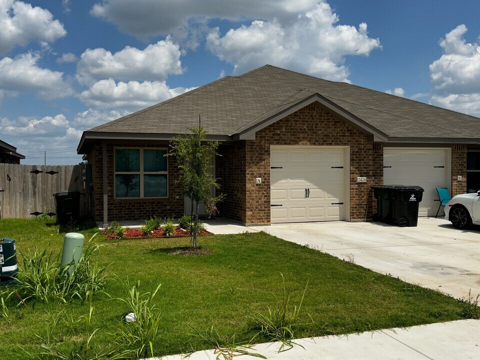 2420 Duntov Dr in Temple, TX - Building Photo