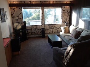 1522 Mission Rd, Unit 2 in Kodiak, AK - Building Photo - Building Photo