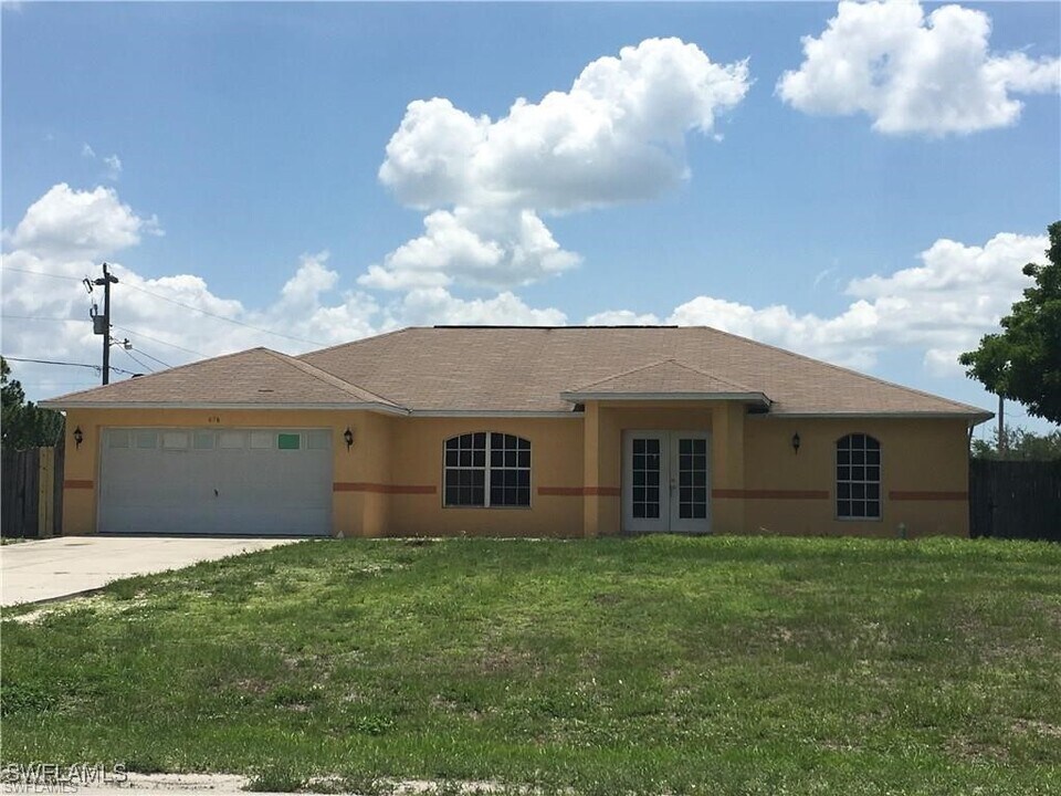 696 Homestead Rd S in Lehigh Acres, FL - Building Photo