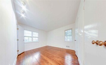 49 Henry St in Scarsdale, NY - Building Photo - Building Photo