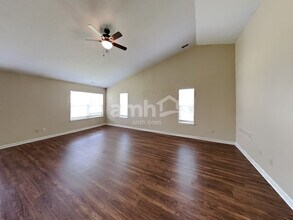 7576 Gold Coin Dr in Avon, IN - Foto de edificio - Building Photo