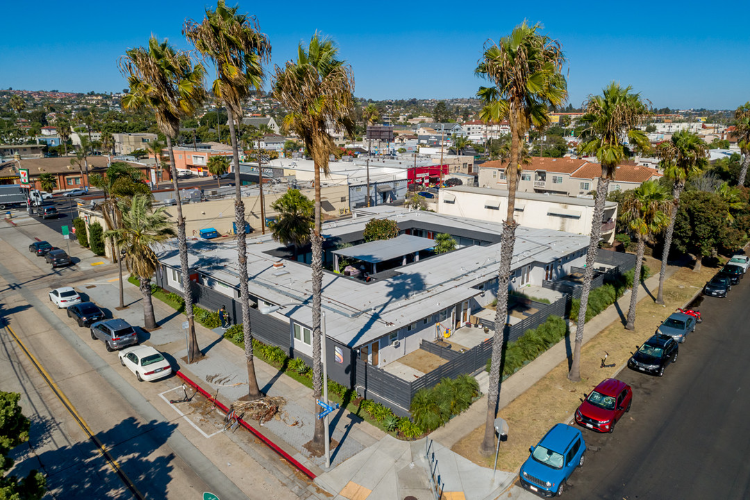 Fanuel Villas in San Diego, CA - Building Photo