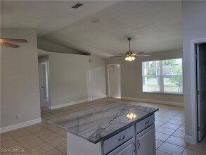3010 SW 2nd Ave in Cape Coral, FL - Foto de edificio - Building Photo