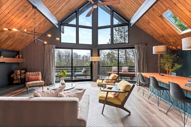 1106 CA-173 in Lake Arrowhead, CA - Building Photo - Building Photo