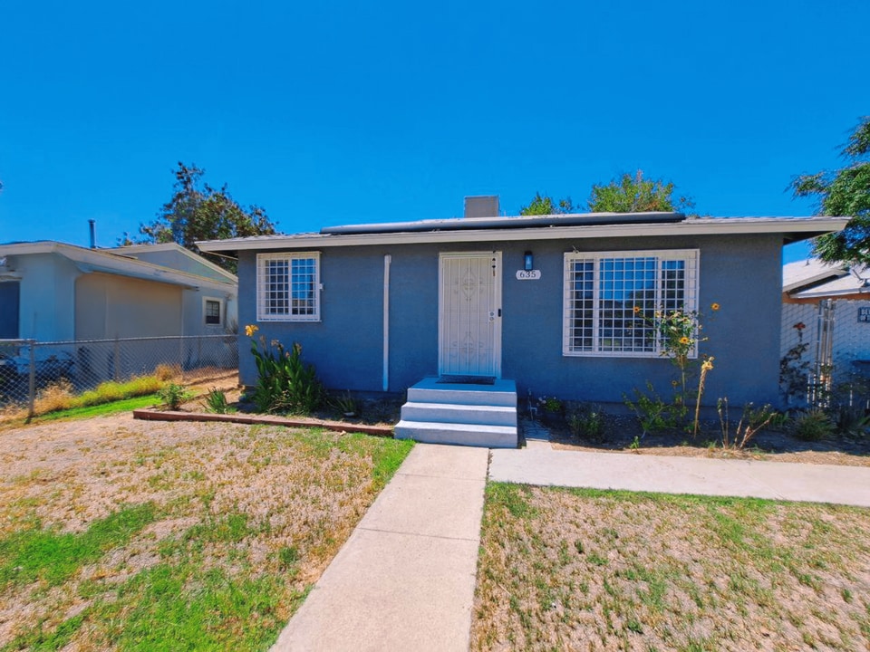 635 N Bond St in Fresno, CA - Building Photo