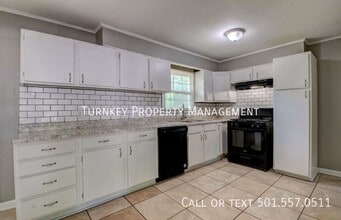 14 S Wakefield Dr in Little Rock, AR - Building Photo - Building Photo