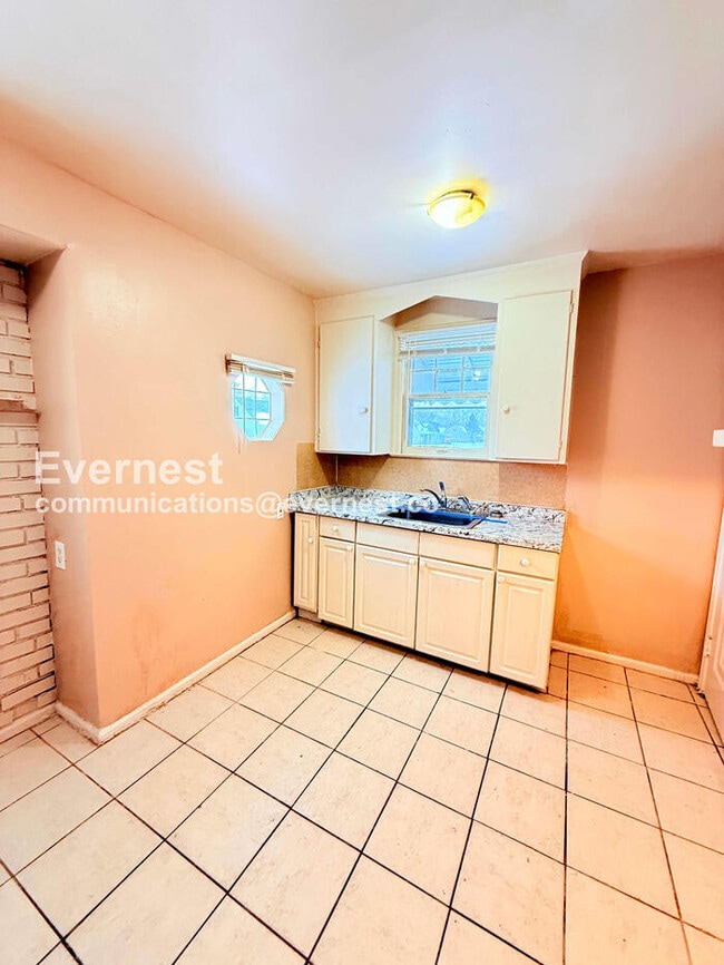 8431 Rosemont Ave in Detroit, MI - Building Photo - Building Photo