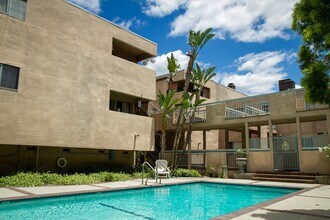 2255 Montrose Ave in Montrose, CA - Building Photo - Building Photo