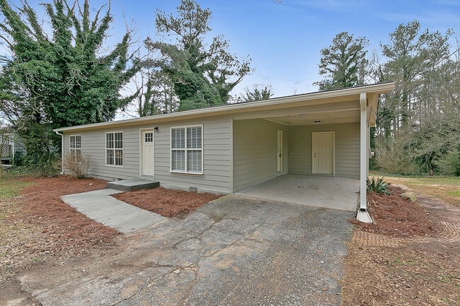 4970 Hiram Lithia Springs Rd in Powder Springs, GA - Building Photo - Building Photo