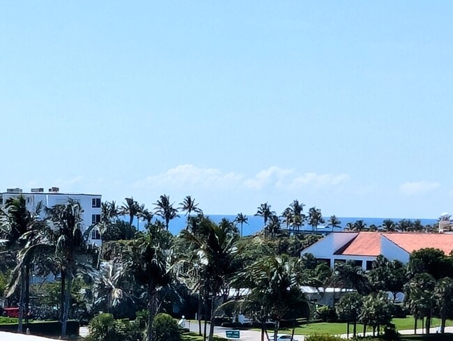 2840 S Ocean Blvd in Palm Beach, FL - Foto de edificio - Building Photo