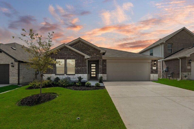 2220 Dunbar Dr in Sherman, TX - Building Photo