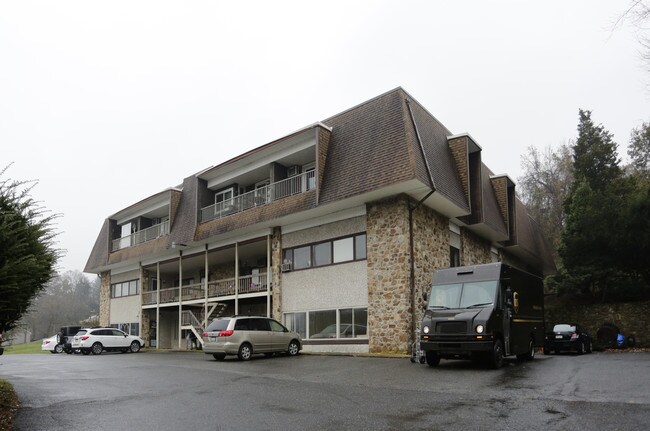Fieldstone Building in Newtown Square, PA - Building Photo - Building Photo